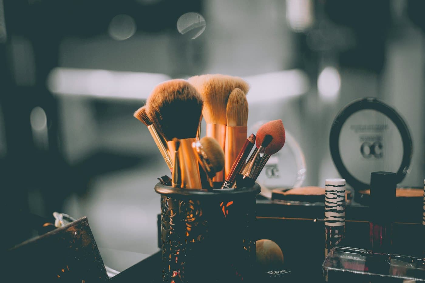 A cup of makeup brushes